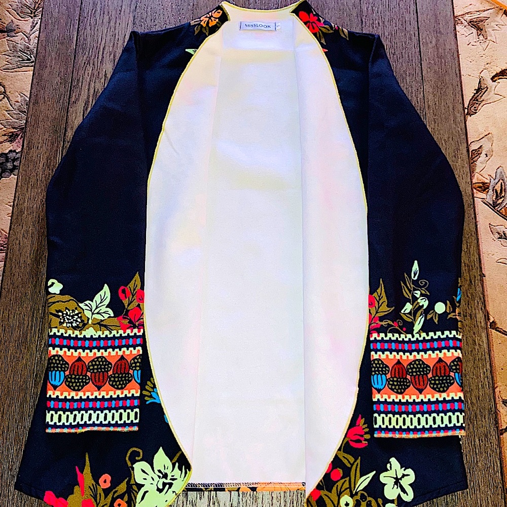 •Black Blazer with vivid patterns throughout - Picture 8 of 16